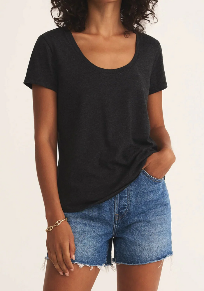 ANYWHERE SCOOP TEE