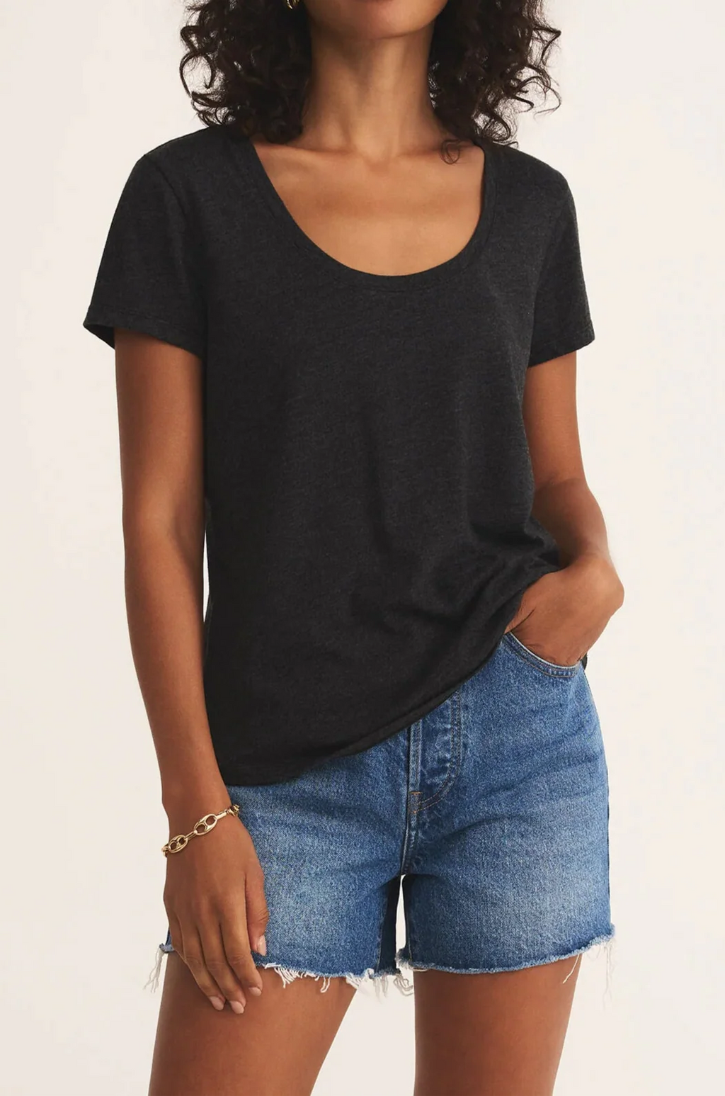 ANYWHERE SCOOP TEE