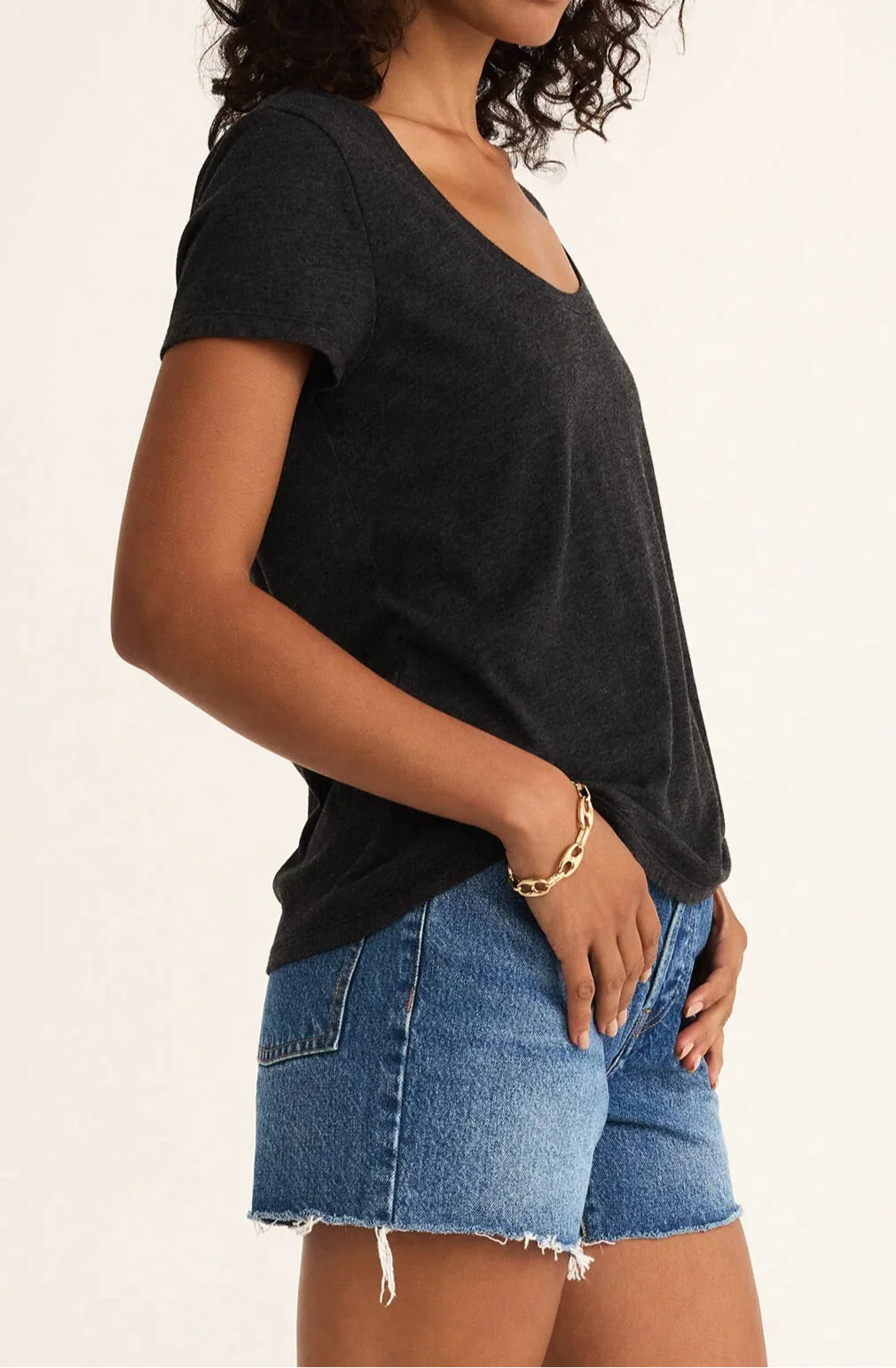 ANYWHERE SCOOP TEE
