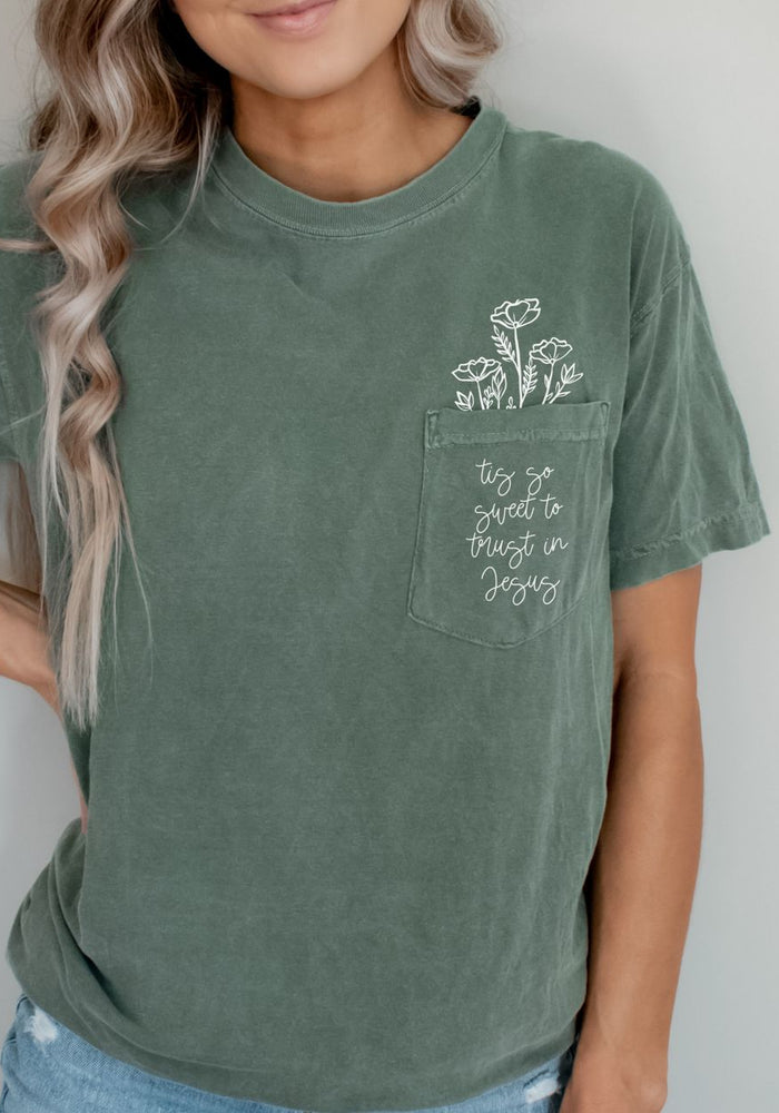 TIS SO SWEET TO TRUST IN JESUS POCKET TEE