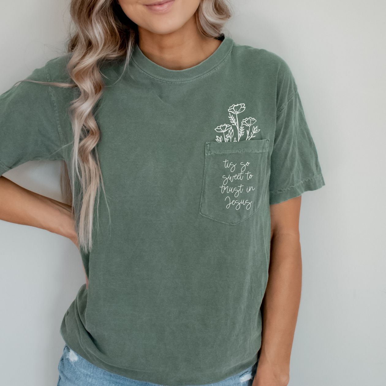 TIS SO SWEET TO TRUST IN JESUS POCKET TEE