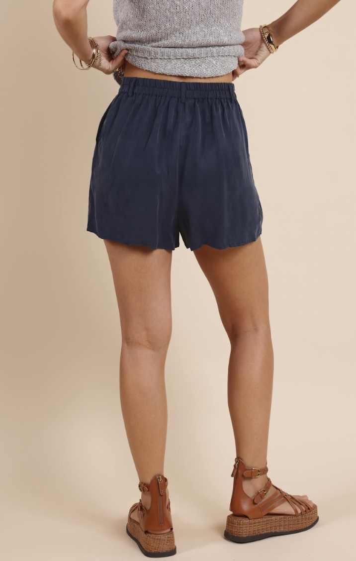 "WONDER" SHORTS