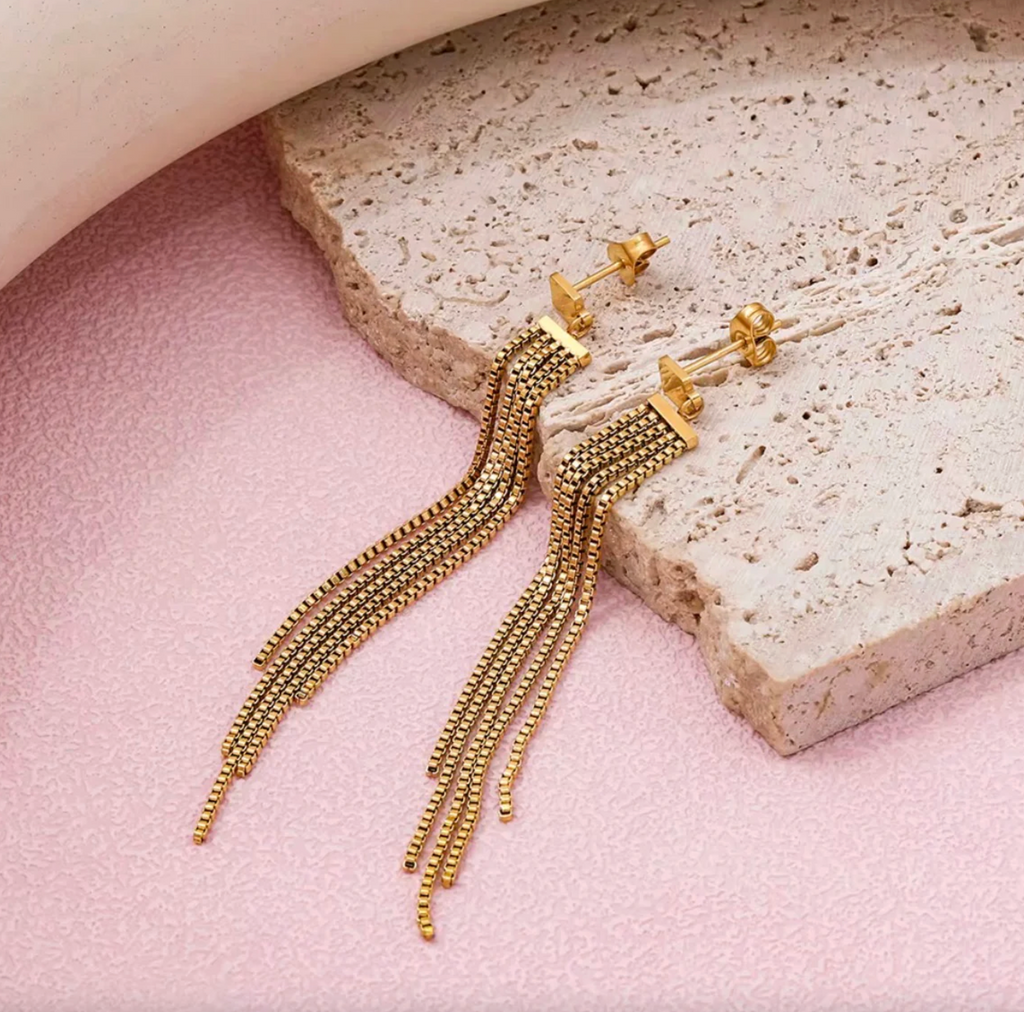 HEARTBREAKER EARRINGS