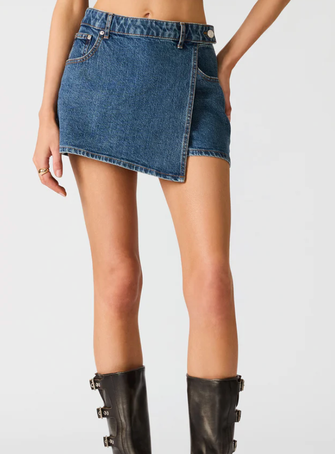 BRIGHTIN SKORT by Steve Madden